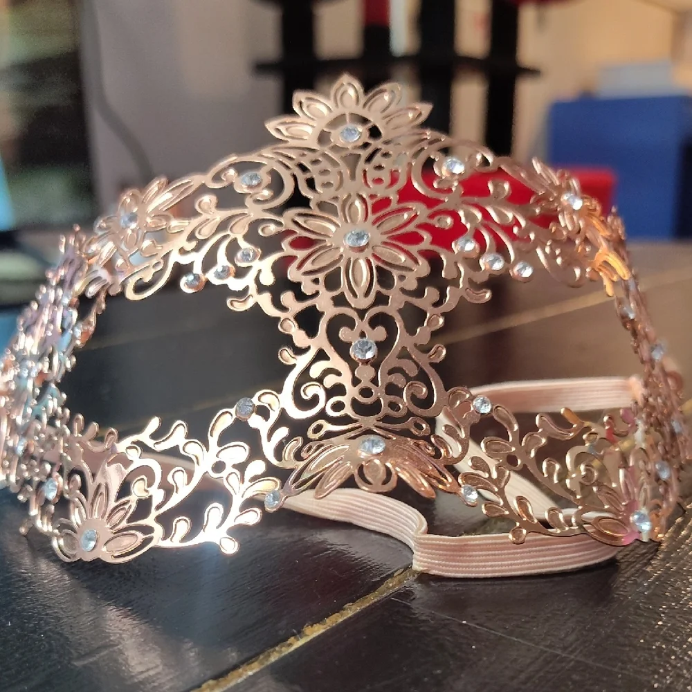 BEAUTIFUL ROSE GOLD FACE MASK FLORAL  WITH RHINESTONES